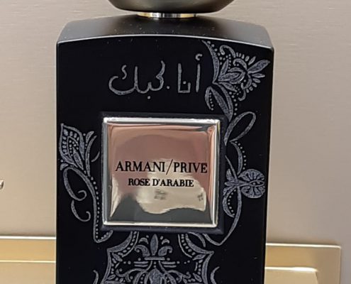 Armani Flacon und arbabische Schrift